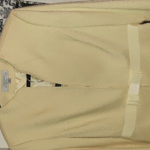Fabulous Women's Tahari suit Blazer & Skirt sz 10, pale Yellow EUC